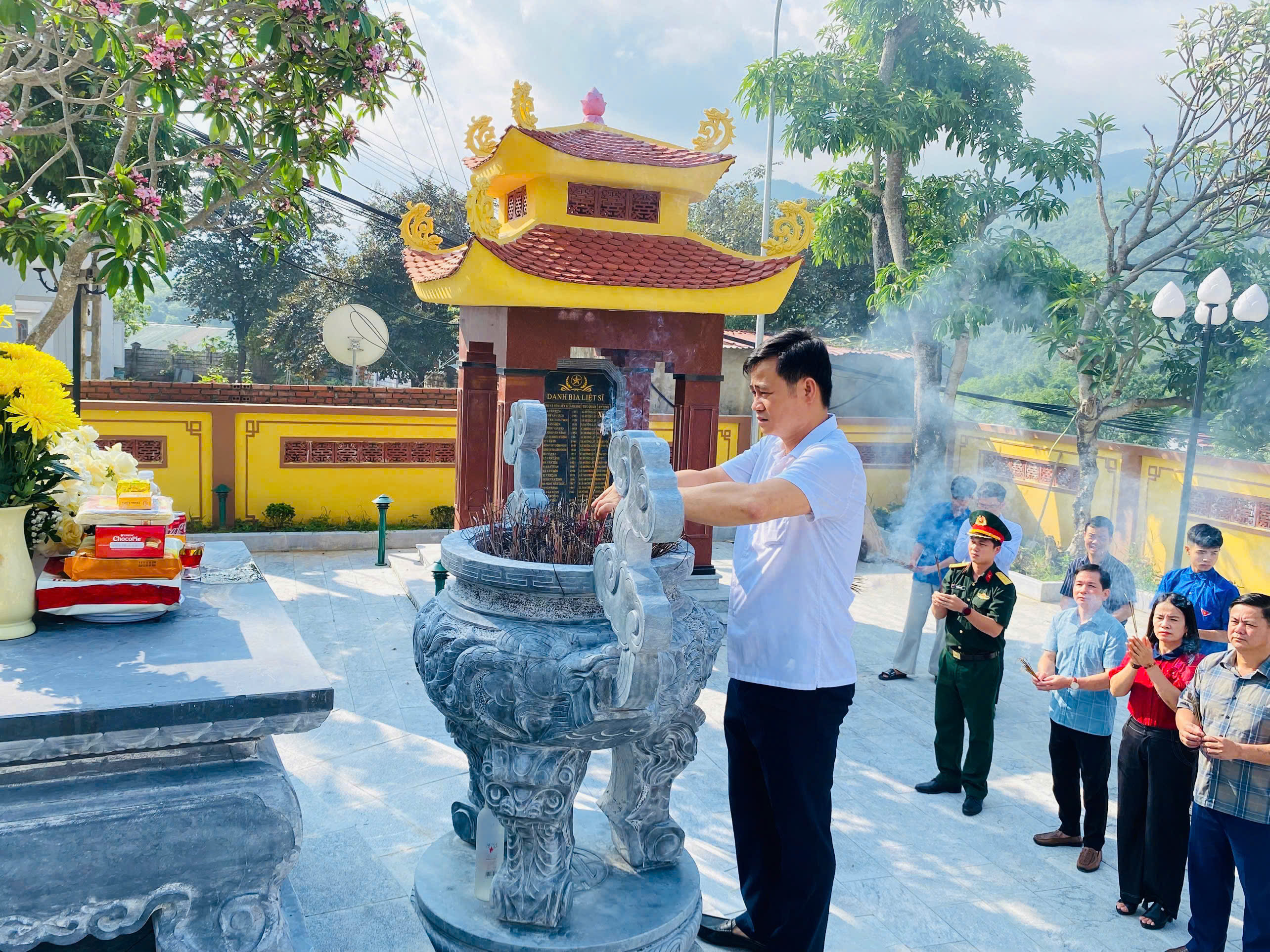 Anh-tin-bai